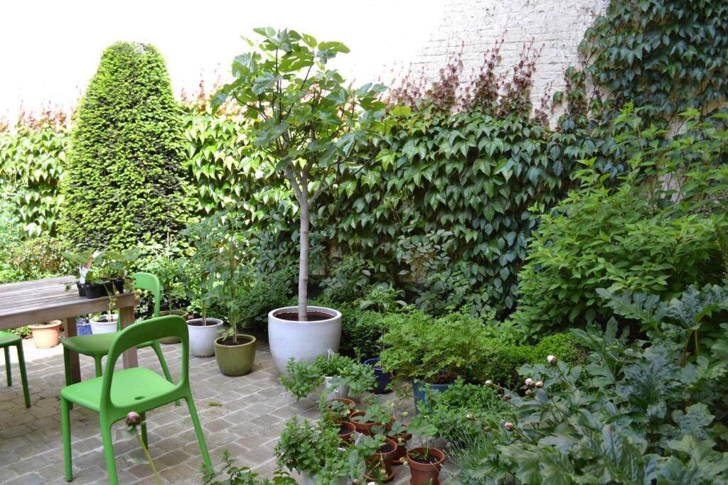 Carriage House In Quiet Ecological Garden Villa Antwerpen Bagian luar foto